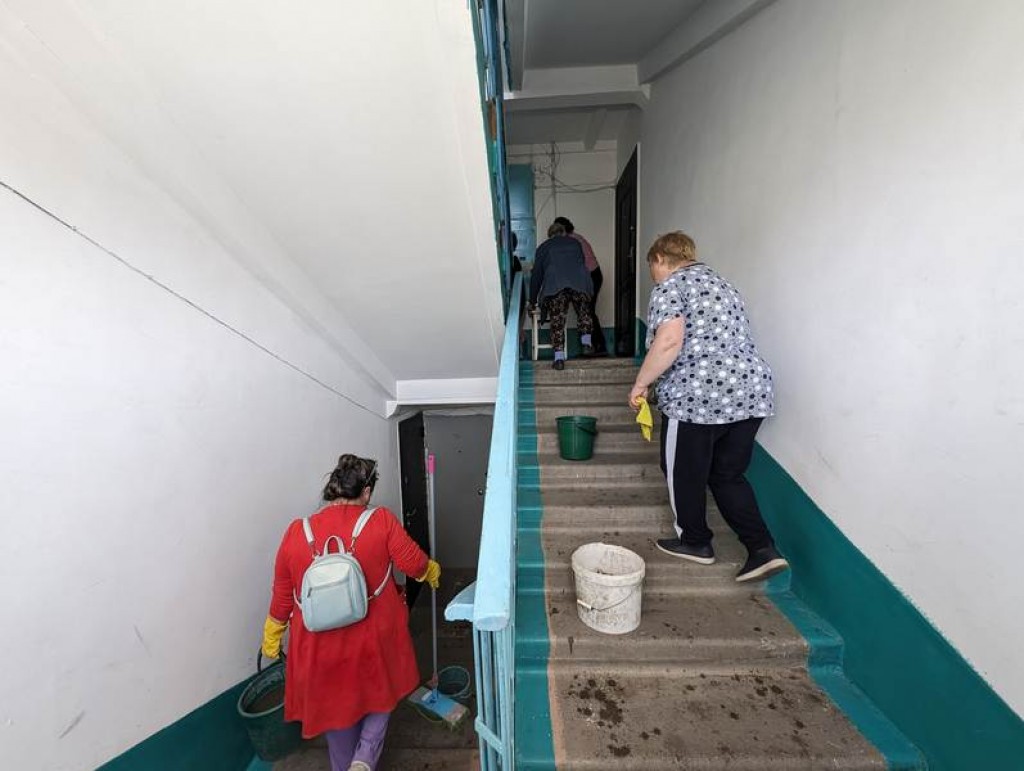 Жители Карагандинской области приводят в порядок подъезды