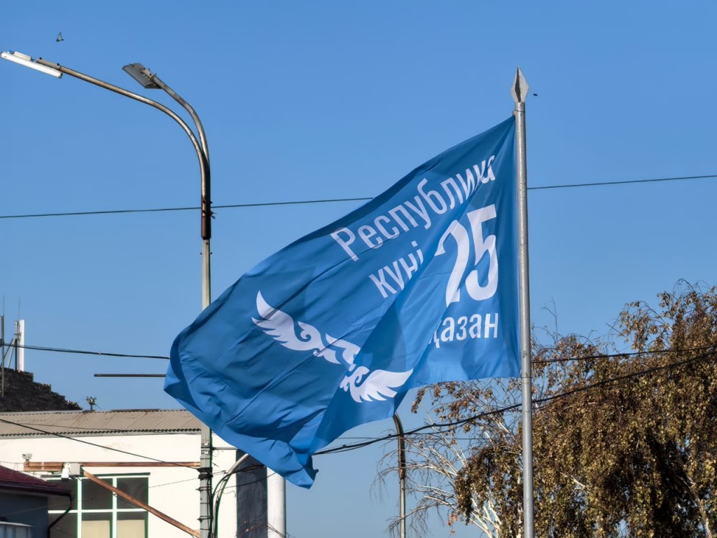 Республика күніне орай Қарағанды жүздеген жалаулармен безендірілді