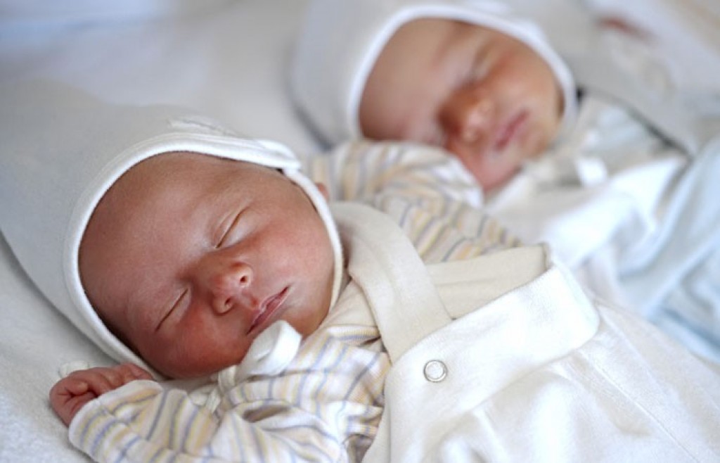 Карагандинские неонатологи выходили двойню из Тараза