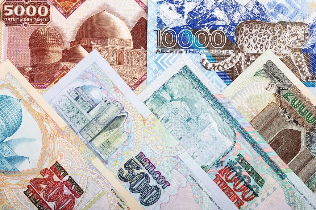 Совет от Нацбанка: что делать со старыми купюрами, если их не принимают в магазине