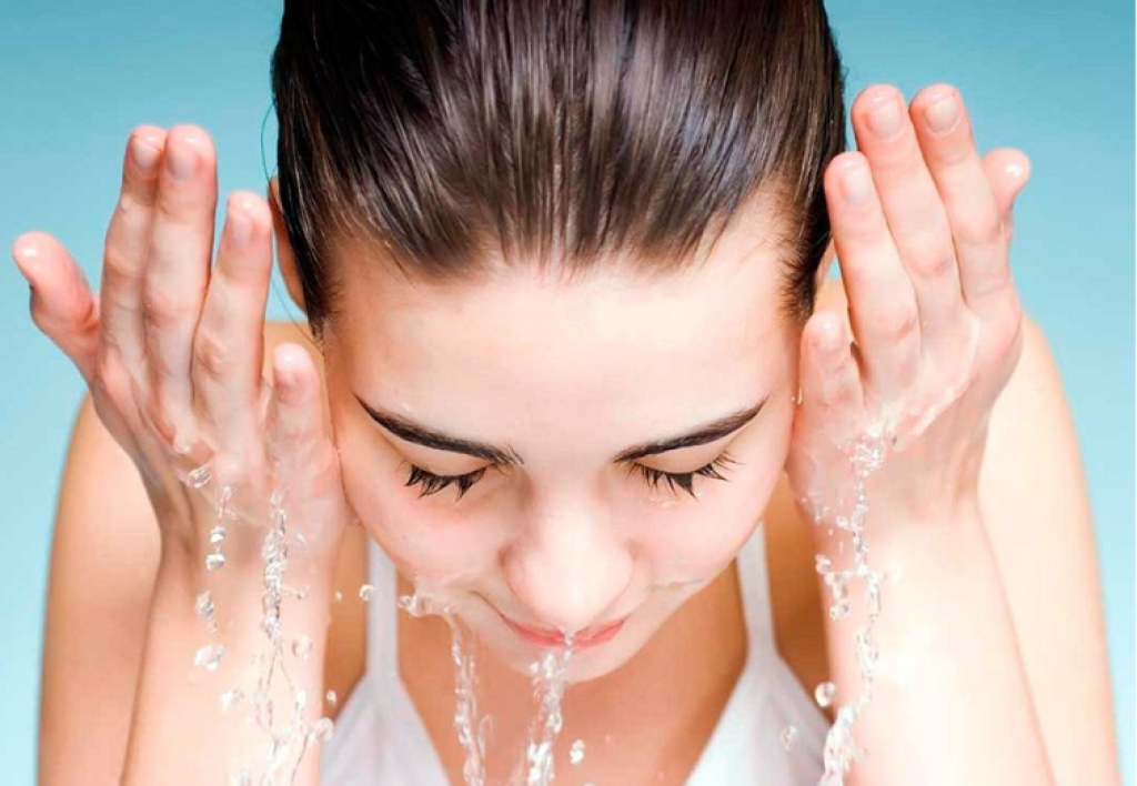 Как правильно очистить кожу лица?