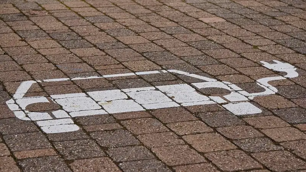 Всего 180 станций для зарядки электромобилей насчитали в Казахстане