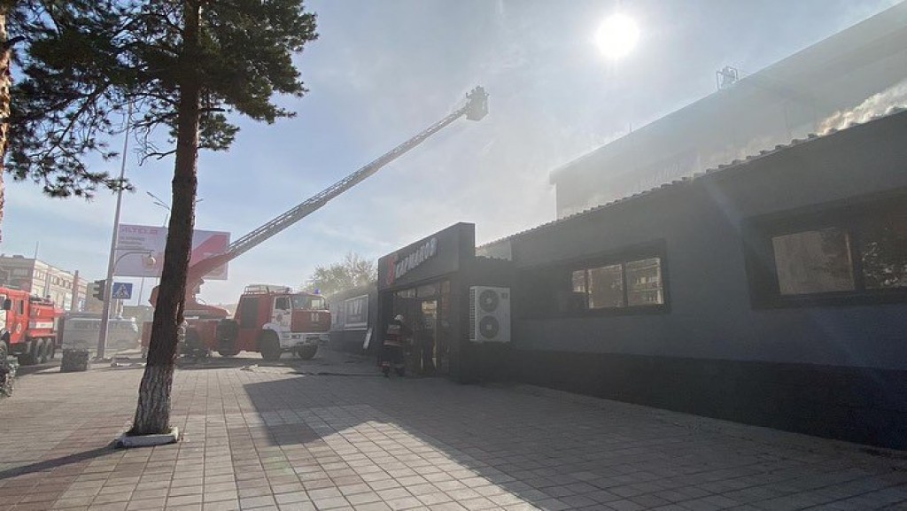 Пожар в карагандинском рыночном комплексе «Акжолтай» потушили