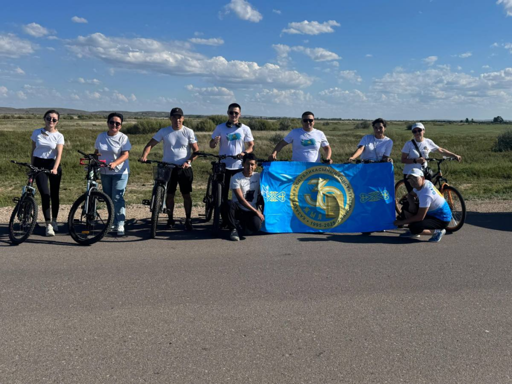Сотрудники колонии устроили велопробег в Карагандинской области