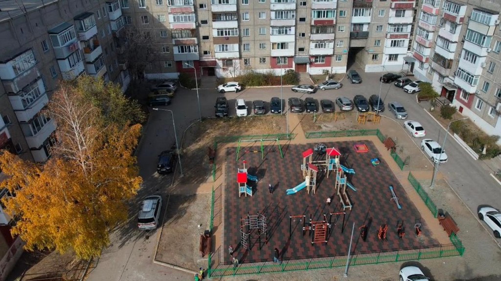 В Шахтинске обустроили семь новых детских площадок