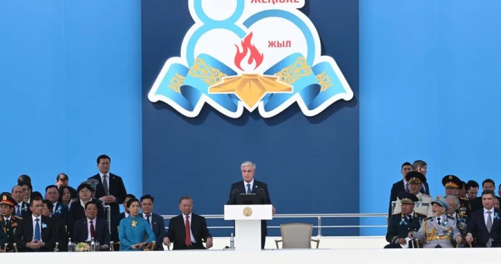 Токаев поздравил казахстанцев с 80-летием Великой Победы