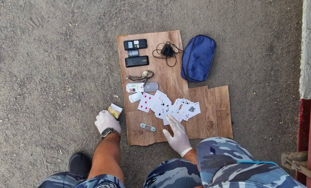 Попытку проноса запрещенных предметов пресекли в колонии Караганды