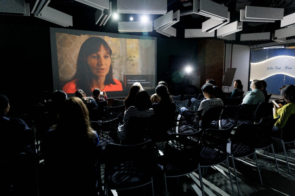 Редкий, но опасный: в Алматы прошел закрытый показ фильма о пациентах с НАО