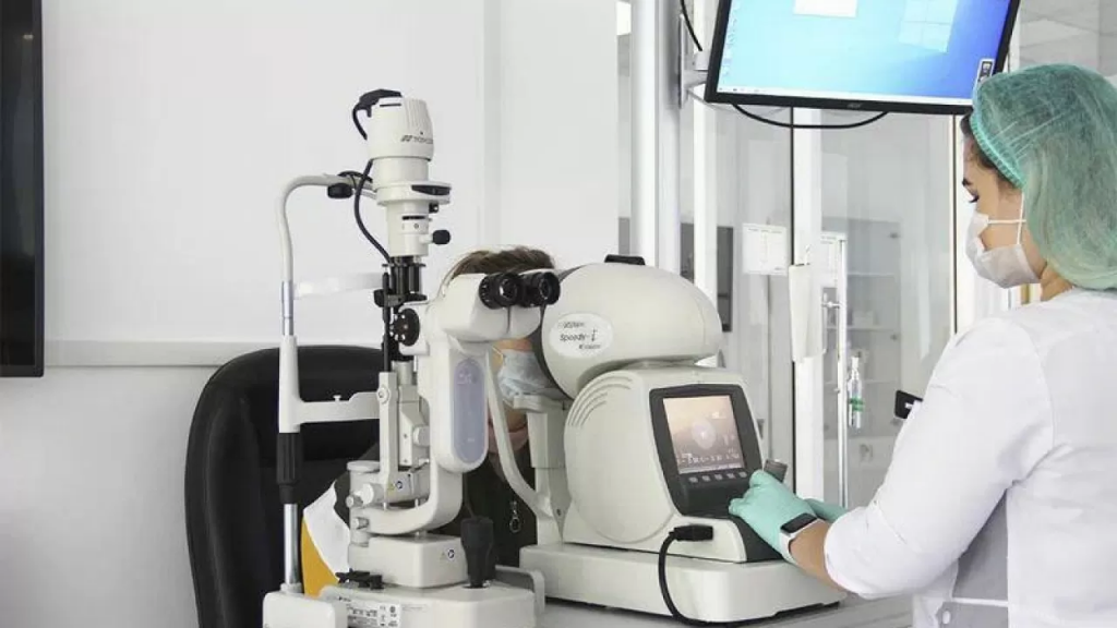 Пенсионные выплаты казахстанцев перестанут покрывать офтальмологию