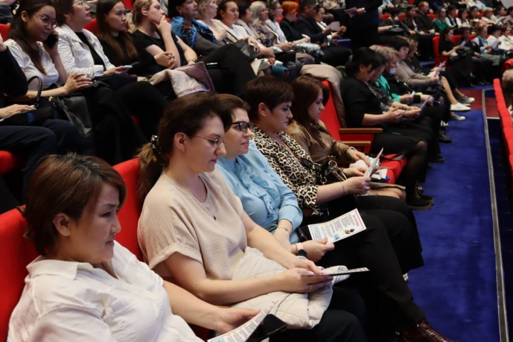 Вопросы предупреждения правонарушений среди школьников обсудили с педагогами полицейские в Караганде