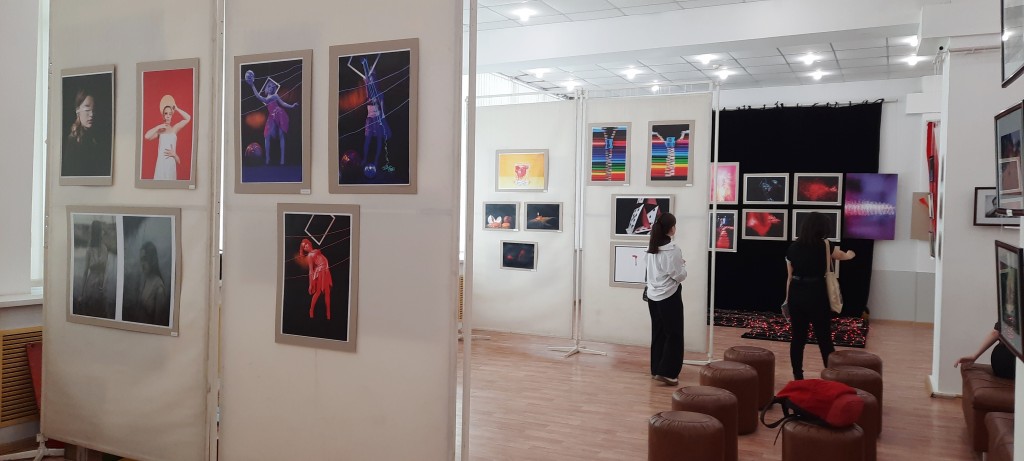 О рамках и стереотипах: в карагандинском музее ИЗО открылась новая фотовыставка