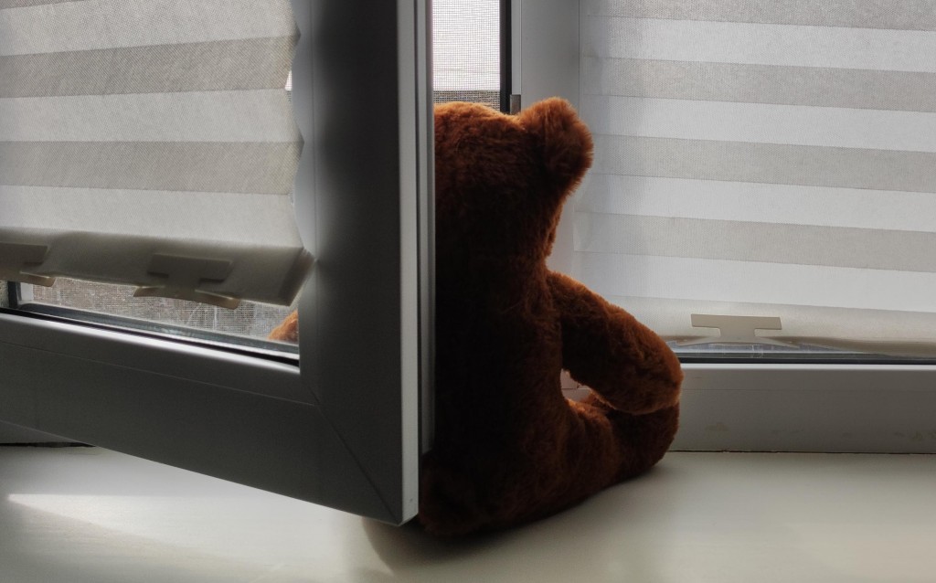 Двухлетний мальчик разбился насмерть, выпав из окна в Караганде