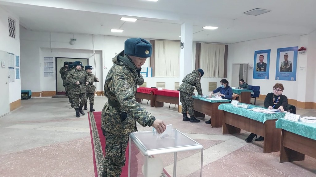 Служащие Нацгвардии РК проголосовали на выборах в депутаты Мажилиса Парламента РК и маслихатов в Караганде
