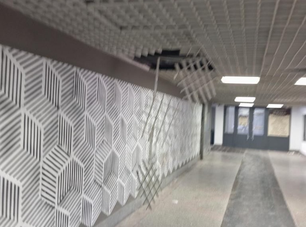 Вандалы разломали потолок в подземном переходе Караганды