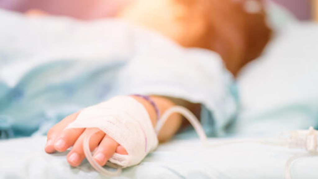 В Караганде из реанимации в обычную палату перевели больного коклюшем ребенка