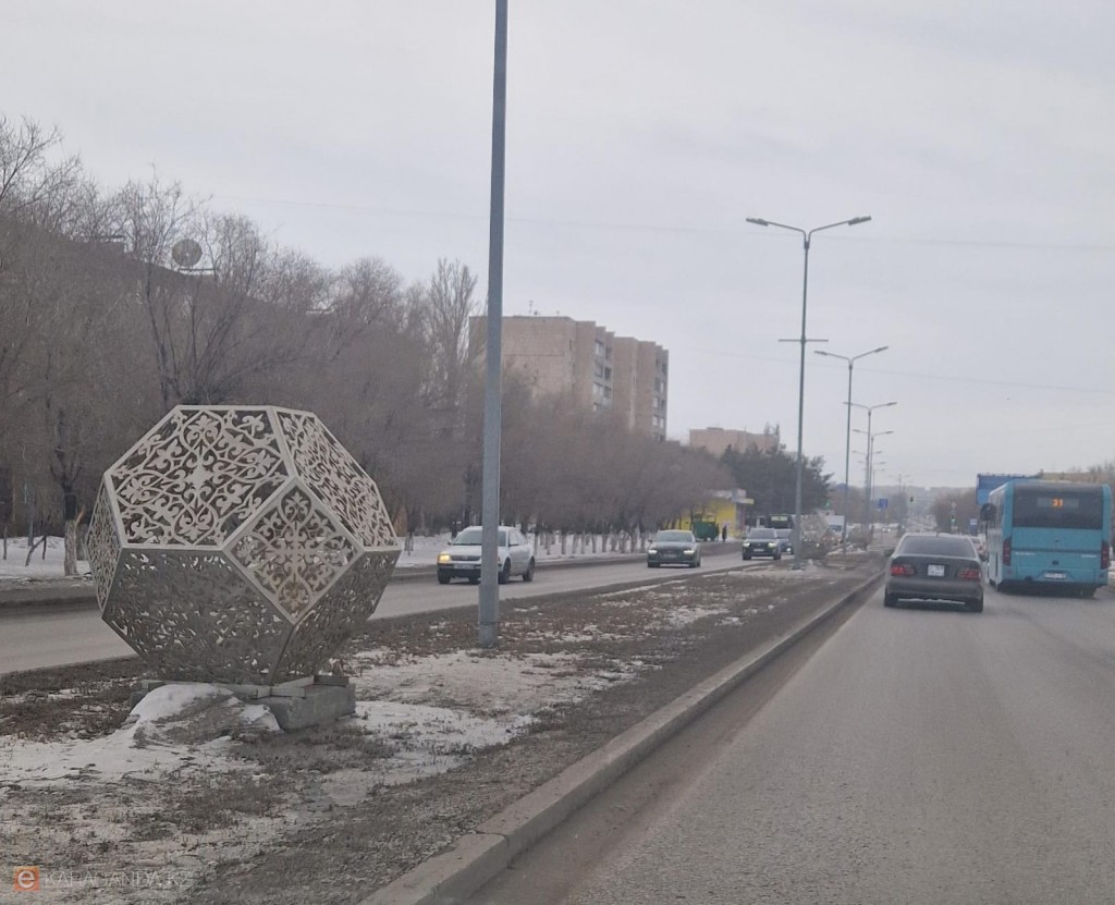 На некоторых дорогах Караганды хотят высадить живую изгородь