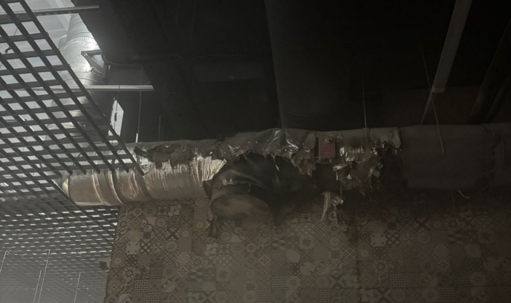 В Караганде произошел пожар в торгово-фермерском центре