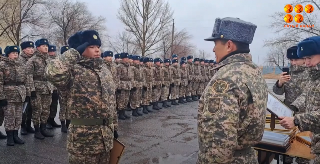 Қалың салбыраған сиськи