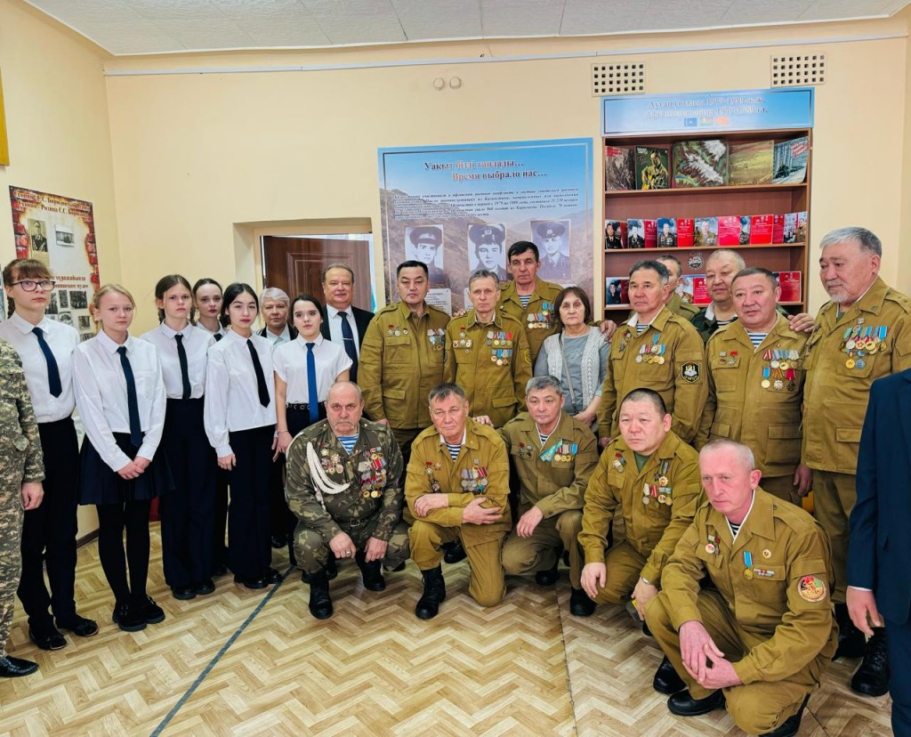 В карагандинской гимназии открыли мемориальную доску погибшим в Афганской войне