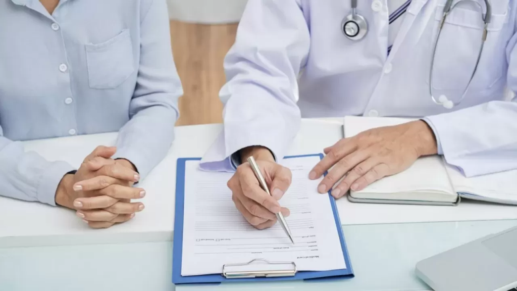 Почему казахстанцы не доверяют ОСМС