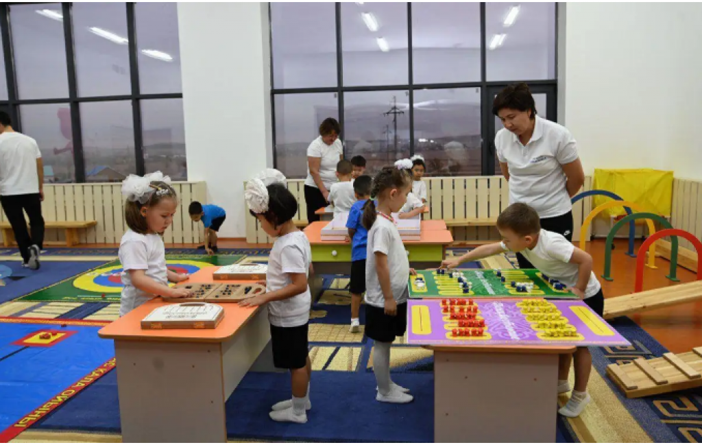 Қазақстанда 2-6 жастағы балаларға арналған балабақшаларға кезек екі есе қысқартылды