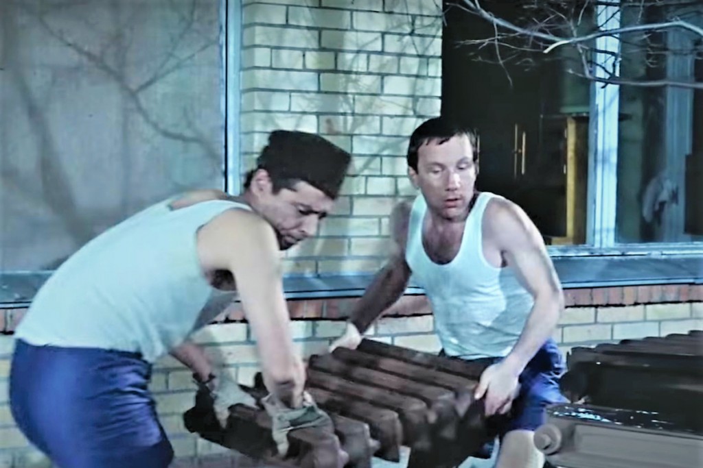 В одном из ЖК Караганды воры украли радиаторы отопления