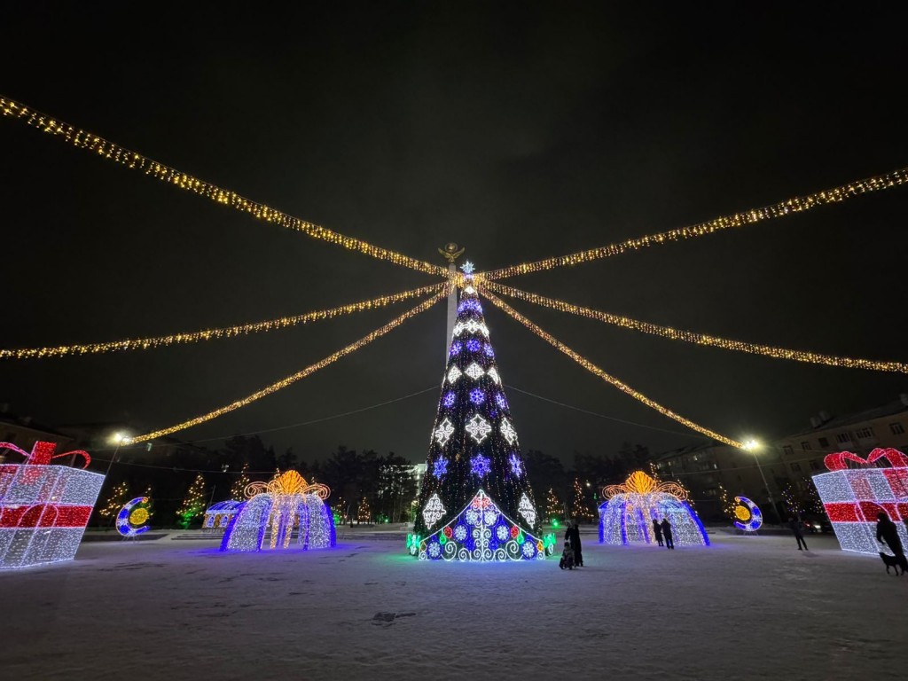 Караганду красиво украсили к Новому году. Фоторепортаж