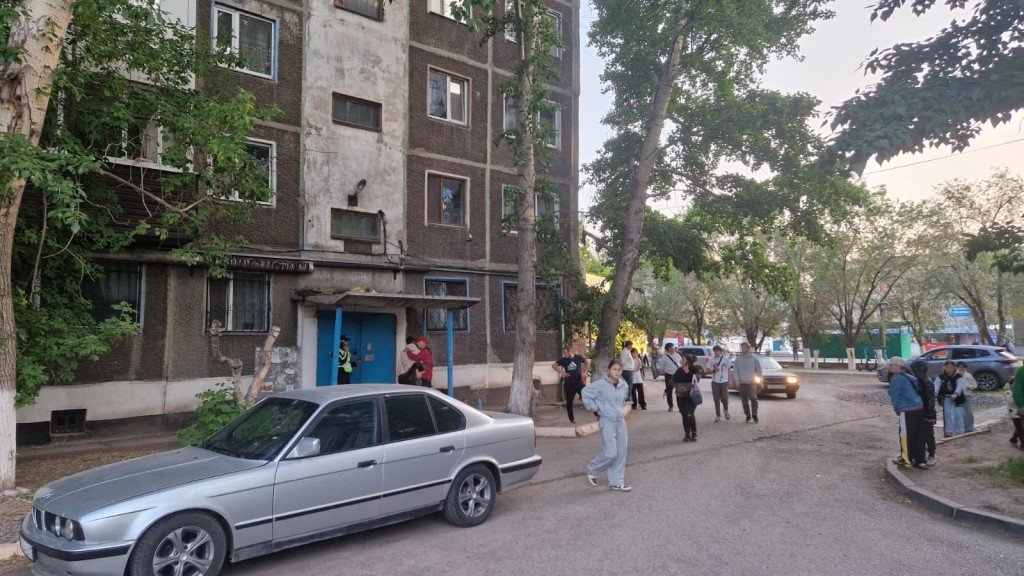 Трехлетний мальчик выпал из окна в Караганде