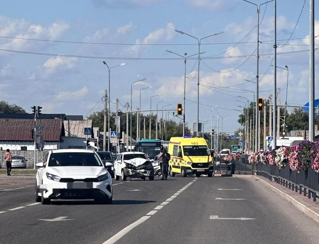 В Караганде 55-летний водитель пострадал в ДТП