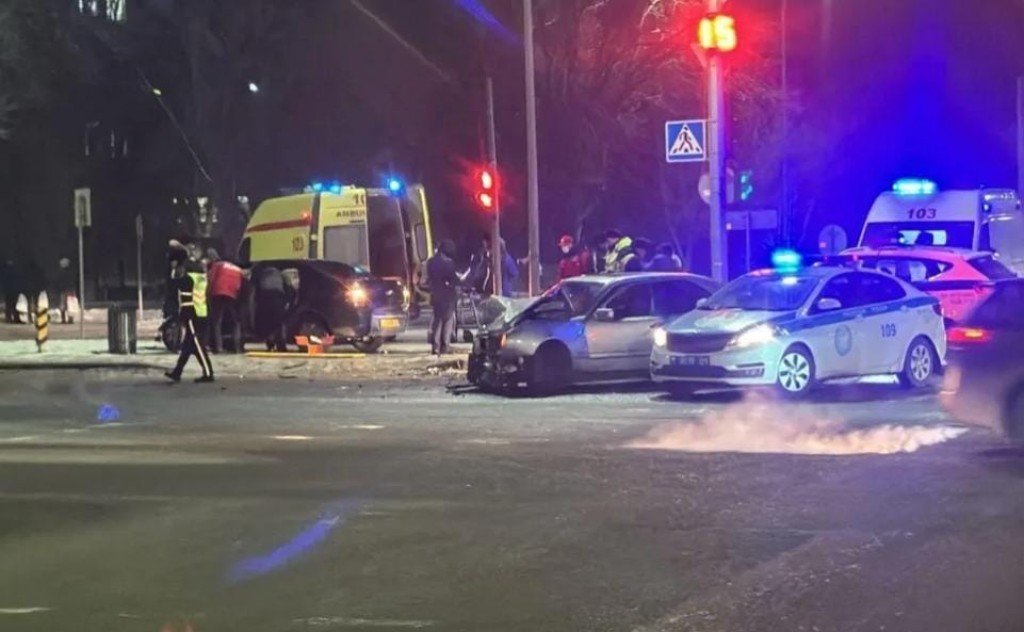 В Караганде на одной из улиц Юго-Востока столкнулись две иномарки