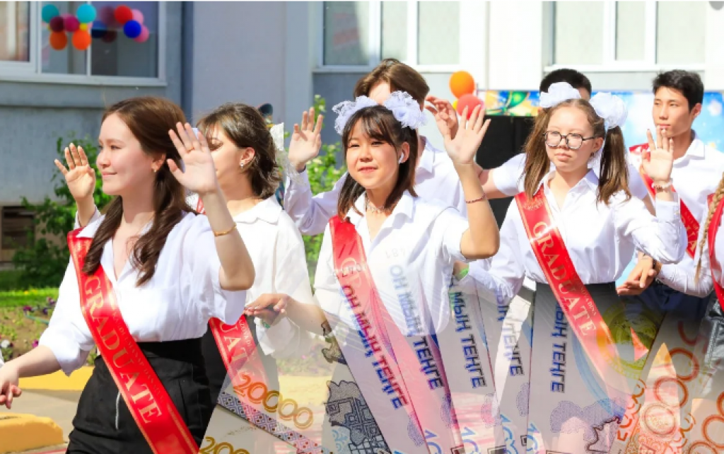 Выпускной в Казахстане: родителей предупредили об ответственности и штрафах