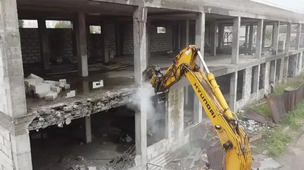 В Казахстане выдавать разрешения на снос зданий будут по-новому