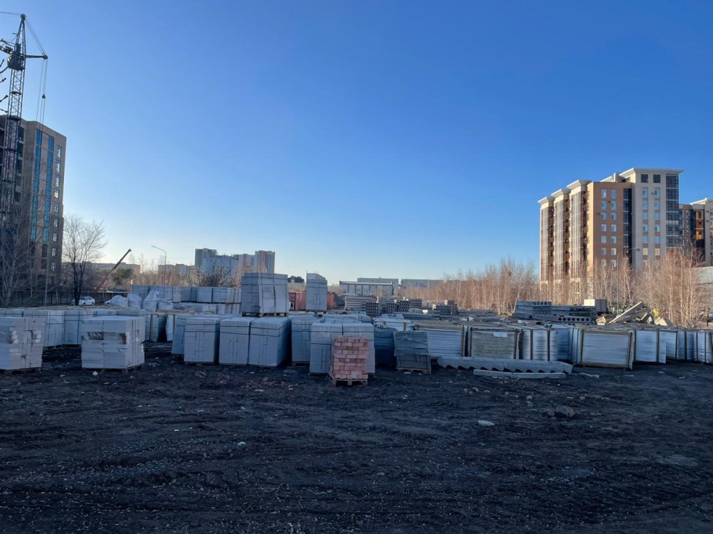 Земельный участок на Юго-востоке Караганды, где складируют стройматериалы, предназначен для новой аллеи