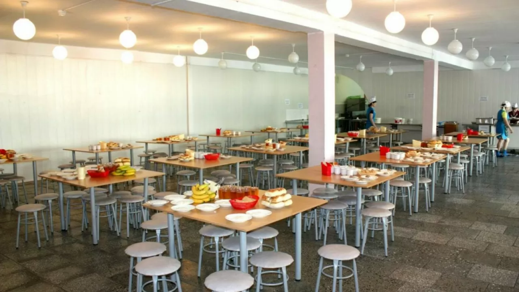 В РК обновили требования к школам по наличию медпунктов и столовых