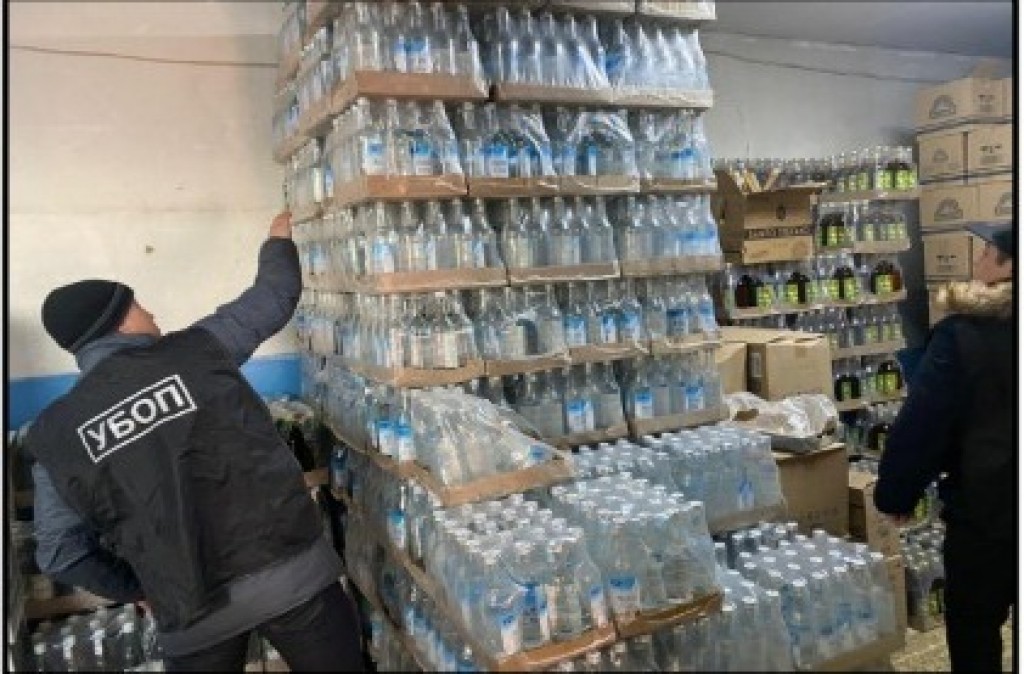Более 35 тысяч бутылок контрафактного алкоголя изъяли полицейские в Караганде