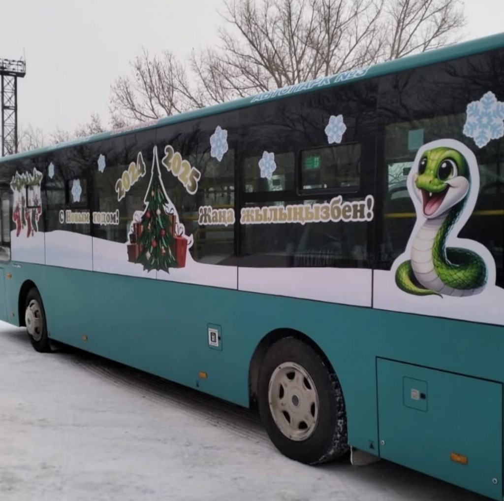 Фемдом кастрация үстемдігі фетиш секс порно Әпкем ұйықтап жатқанда, мен оның мысығын суретке түсірдім.