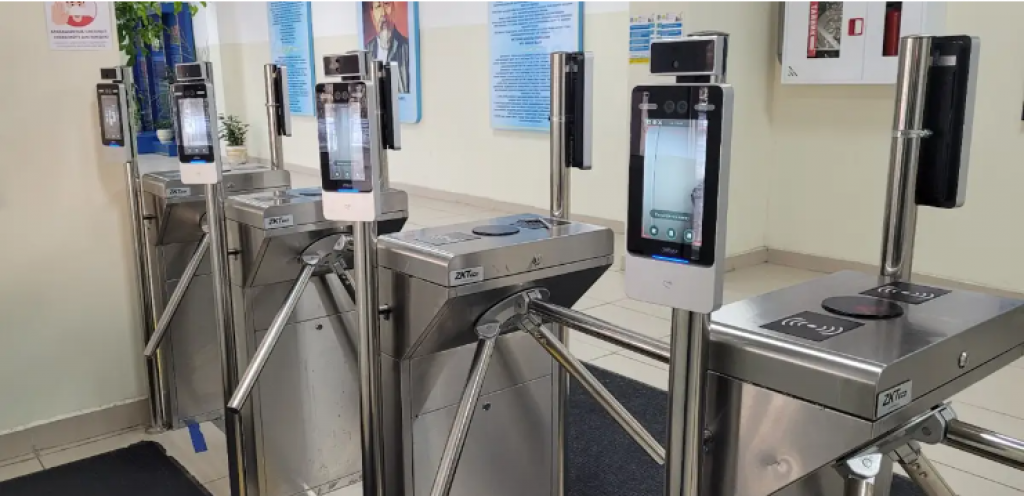 Цифровизация в школах: чем опасны и полезны новшества