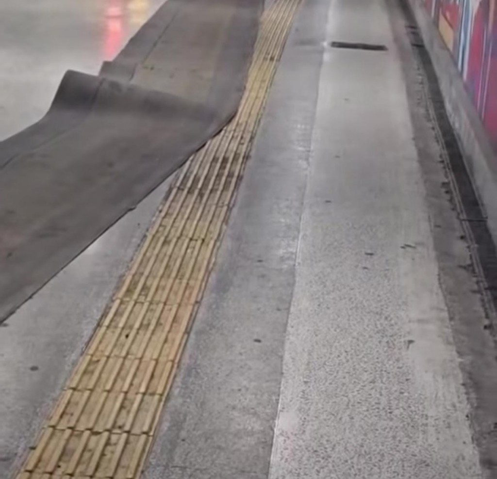 Қарағанды жерасты өткелдерінде сырғанауға қарсы жаңа жабын төсеуге уәде береді