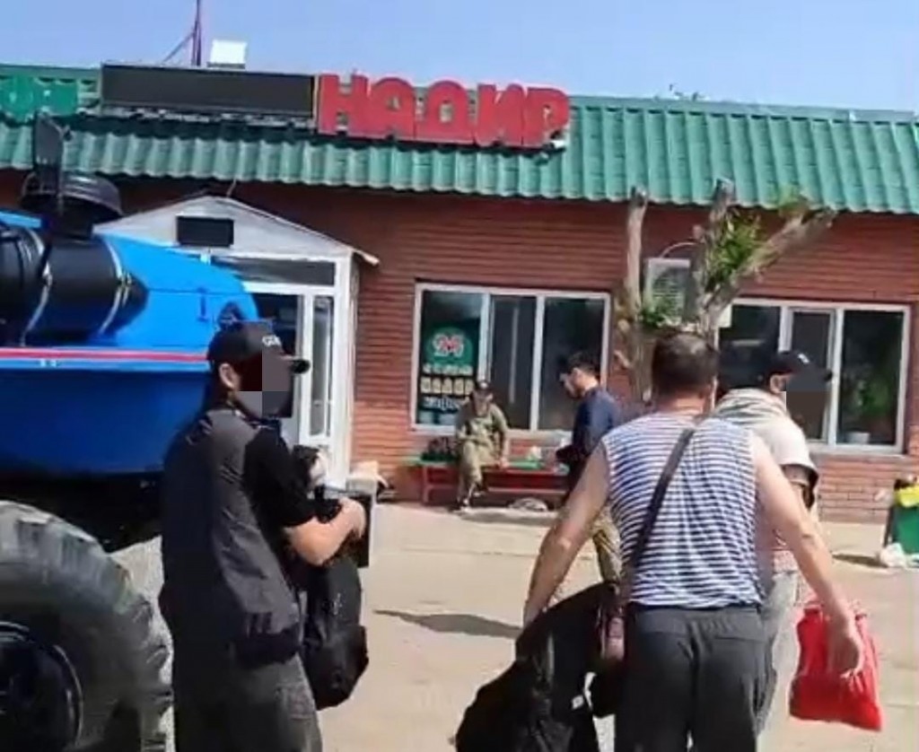 60 пассажиров эвакуировали из неисправного автобуса на трассе в Карагандинской области