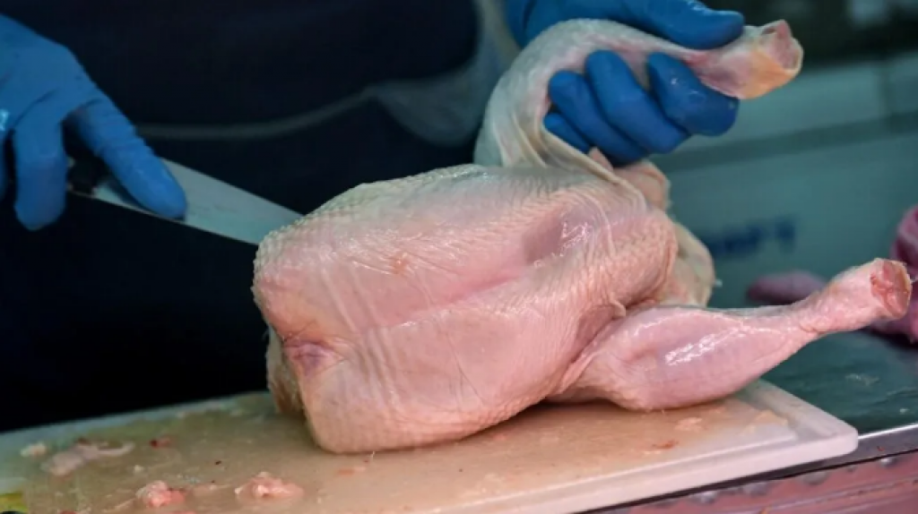 Информацию о бактериях в курице из Казахстана опровергли в Минсельхозе