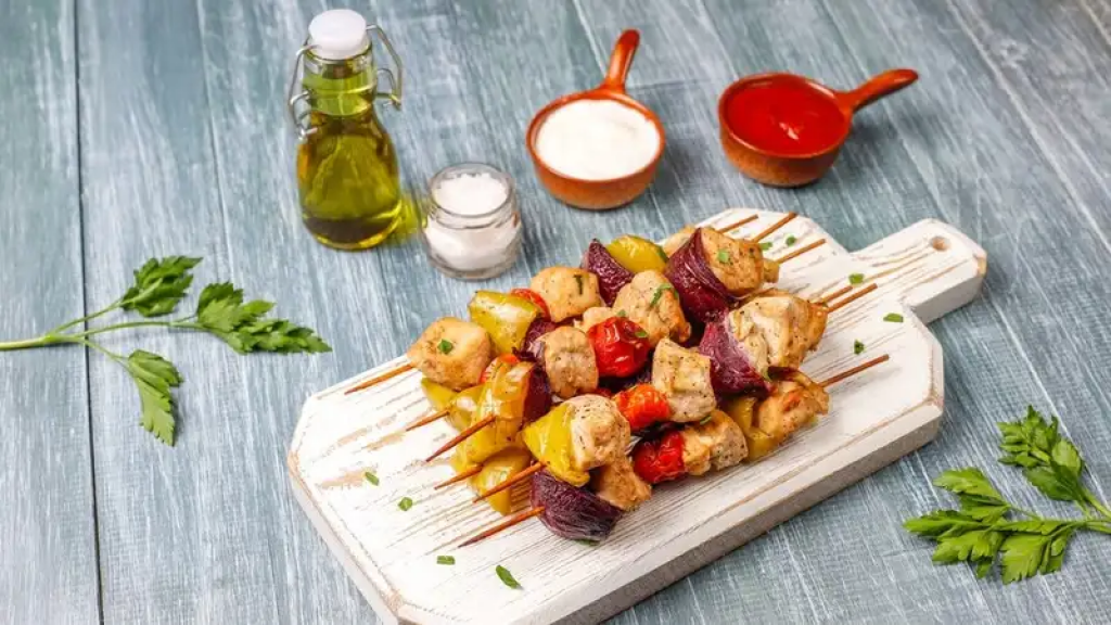 Какое мясо лучше выбрать для майских шашлыков