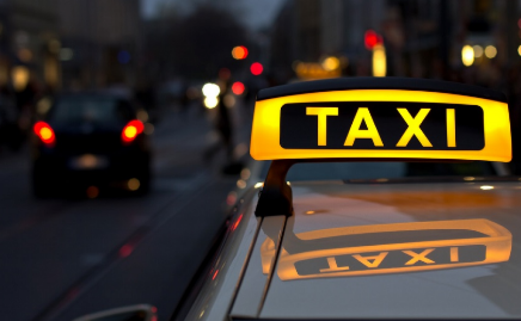 В одном из районов Караганды на таксиста напали с ножом