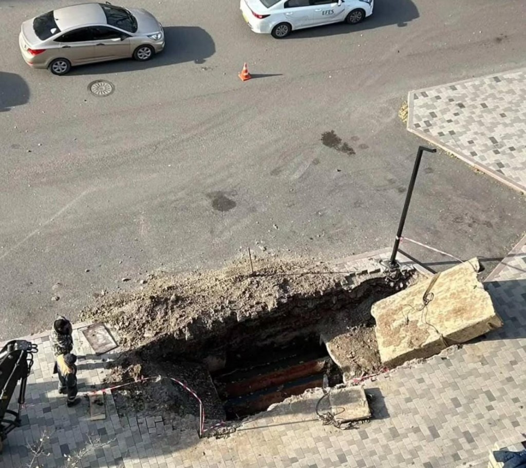 Теміртауда бұрылыс салдарынан жаңа тас төселген тастар бөлшектелді