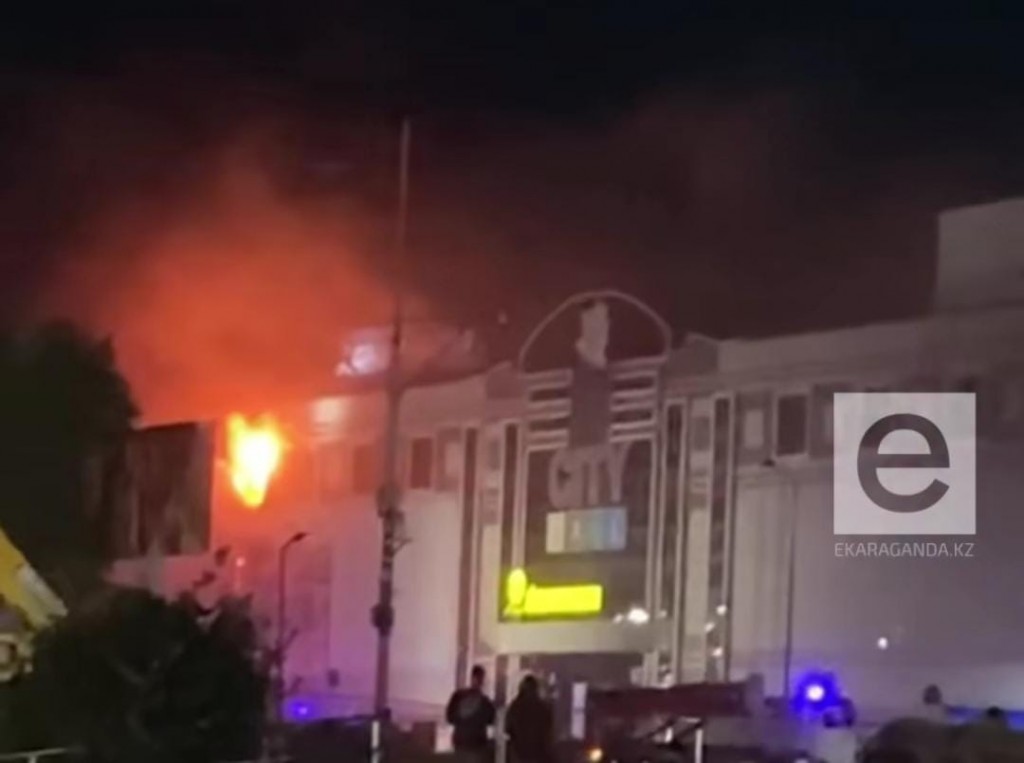 В одном из крупных ТРЦ Караганды произошел пожар