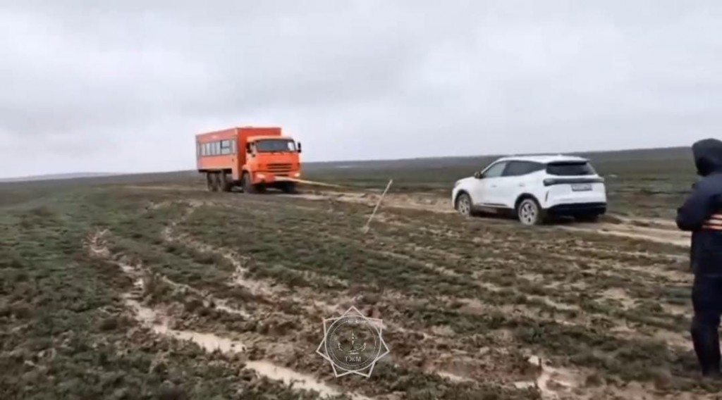 23 человека спасли из грязевого плена в Карагандинской области