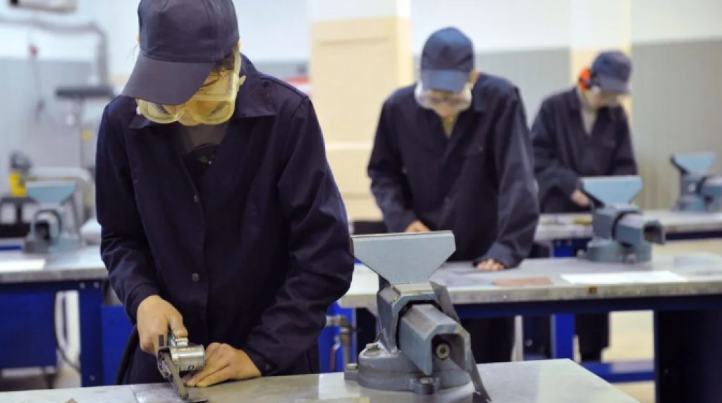 Нужных специалистов начнут бесплатно обучать в профтех колледжах Казахстана