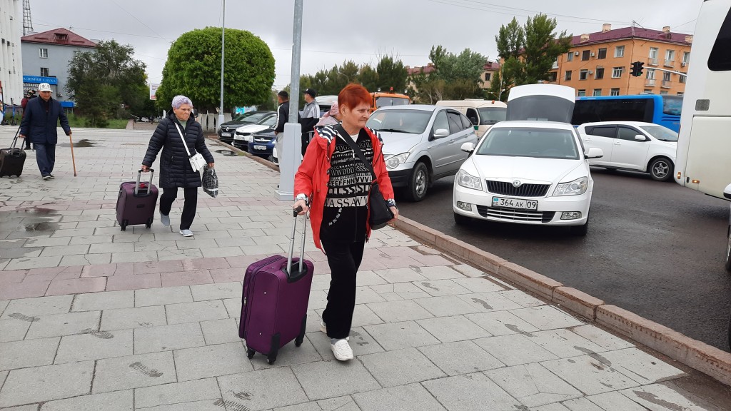 48 ветеранов труда Карагандинской области направили отдыхать в санаторий на берегу Балхаша