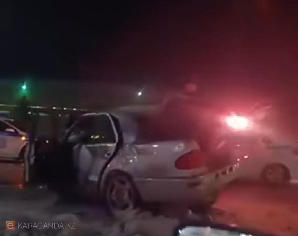 На трассе Караганда — Темиртау столкнулись четыре автомобиля