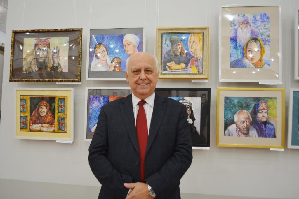 Приятное общество: в Караганде открылась выставка портретов кисти Игоря Баграмова