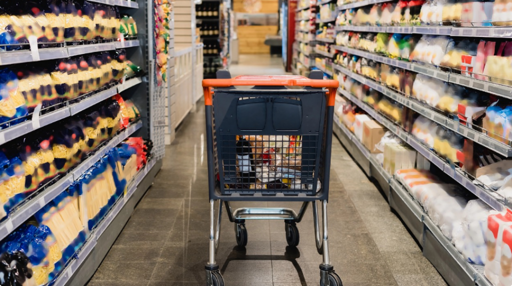 В среднем казахстанские семьи тратят более 150 тысяч тенге в месяц на продукты – результаты опроса